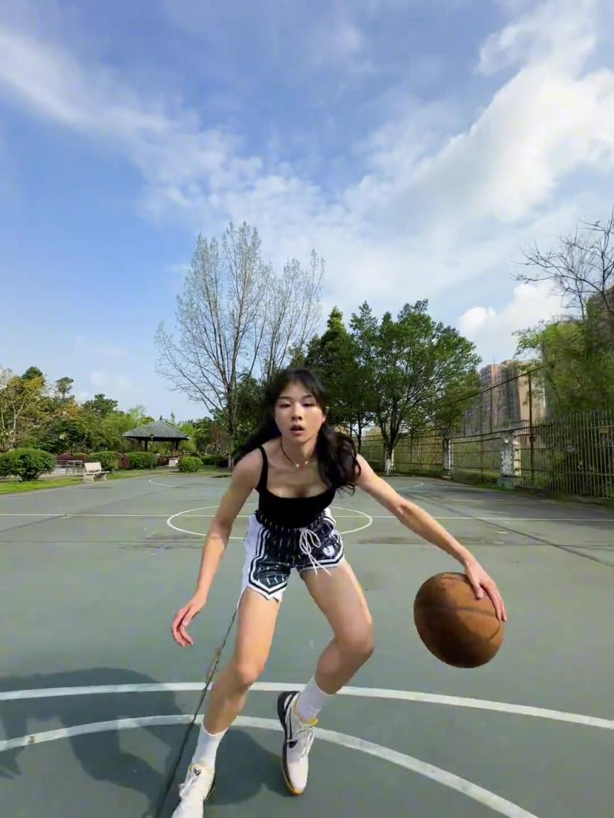 看著有點(diǎn)實(shí)力，敢背打我不？